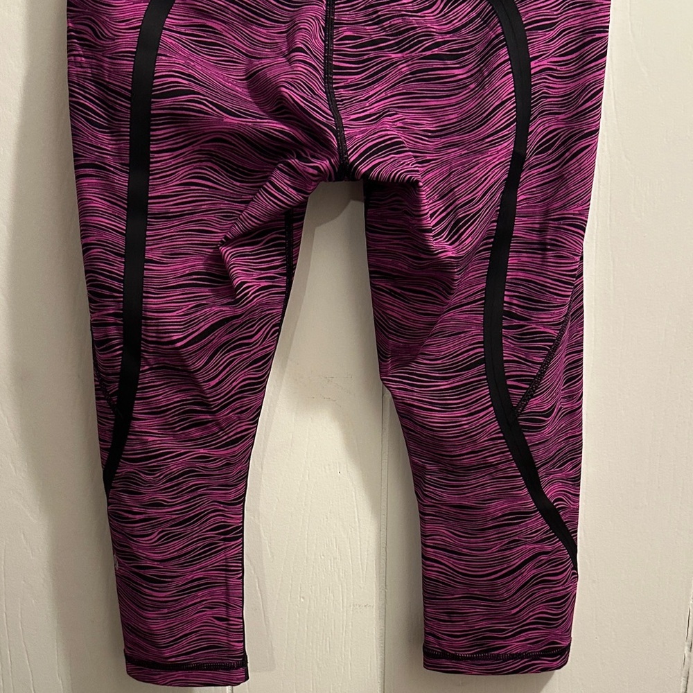 lululemon athletica Pink and Black Wave Leggings - Picture 10 of 15